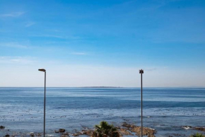 Awe-inspiring Ocean-views Apt no load-shedding